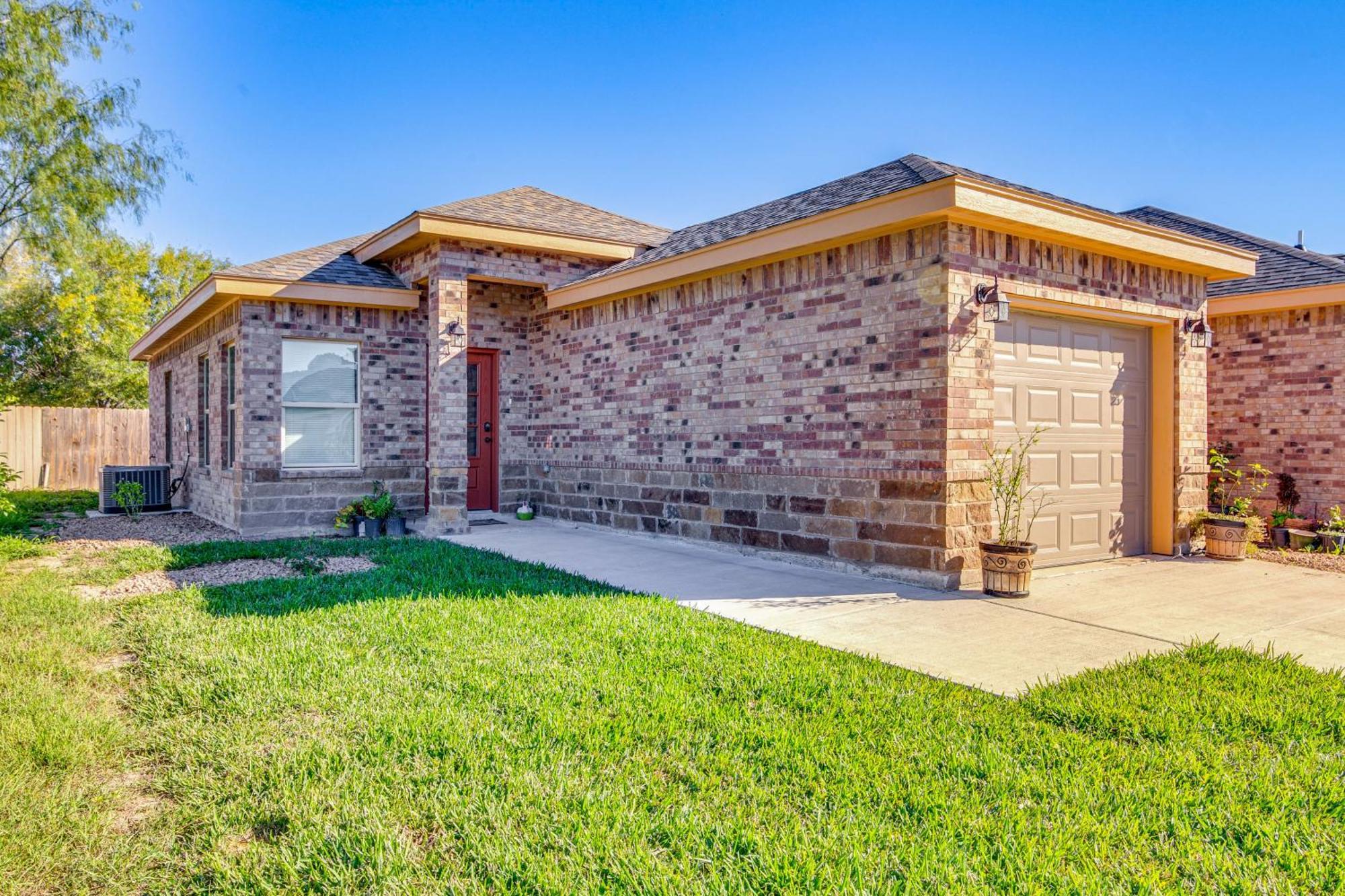 Pet-Friendly Brownsville Apartment With Yard! Kültér fotó